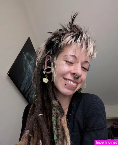 Ladiloonitik OnlyFans Thumbnail #ChX9p9xUU7