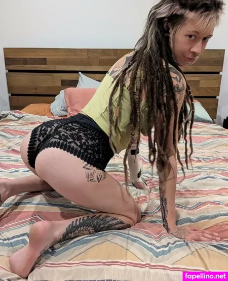 Ladiloonitik OnlyFans Thumbnail #F4nRqDFwcr