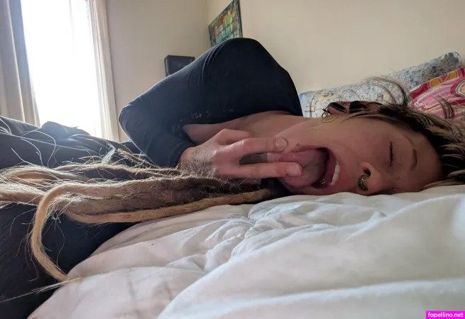 Ladiloonitik OnlyFans Thumbnail #VhS9AF1vp0