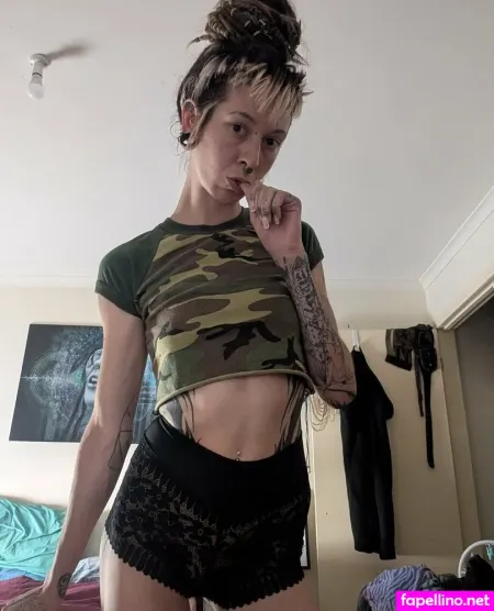 Ladiloonitik OnlyFans Thumbnail #d4mHInS1Qb