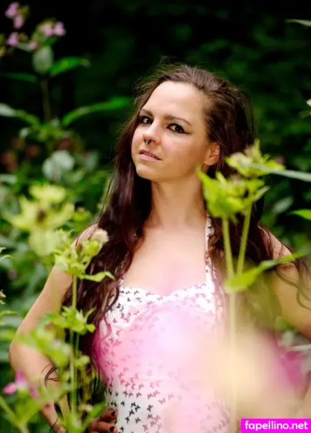 Lady Butterfly OnlyFans Thumbnail #3Rp5IsLOGu