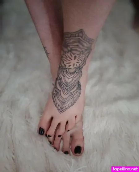 Lady Feet Tattoo OnlyFans Thumbnail #ZMHj7JUoY9