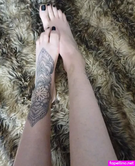 Lady Feet Tattoo OnlyFans Thumbnail #l3UognAAbj