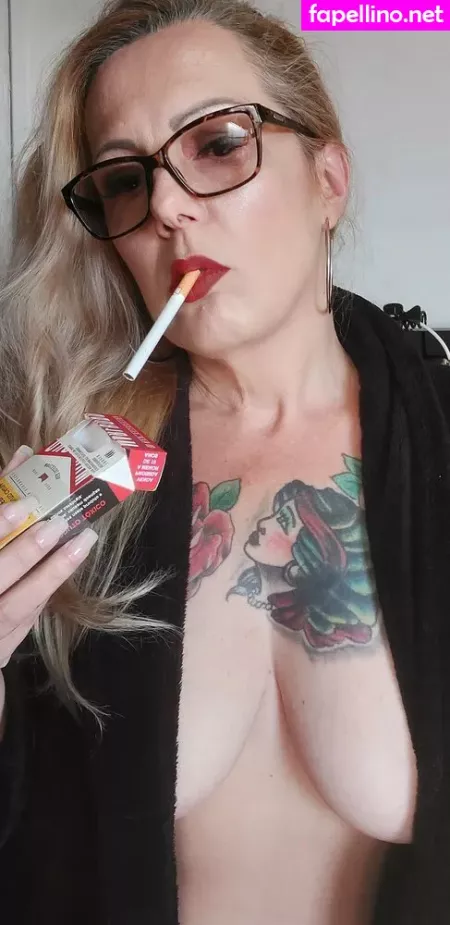 Lady Smoker Queen OnlyFans Thumbnail #LT4OCbCnFK