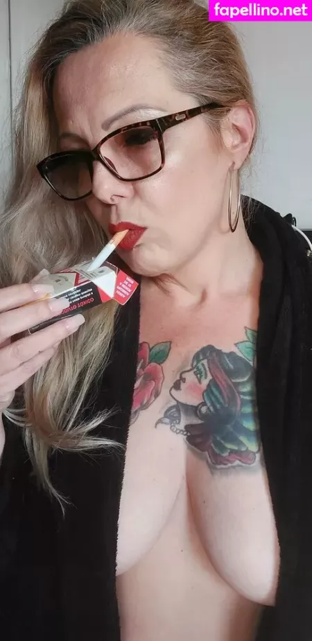 Lady Smoker Queen OnlyFans Thumbnail #OgOnKv2uPI