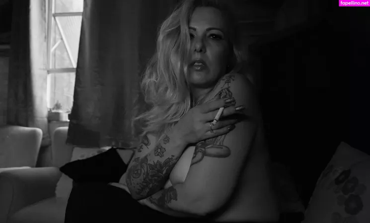 Lady Smoker Queen OnlyFans Thumbnail #RH44KjXp78