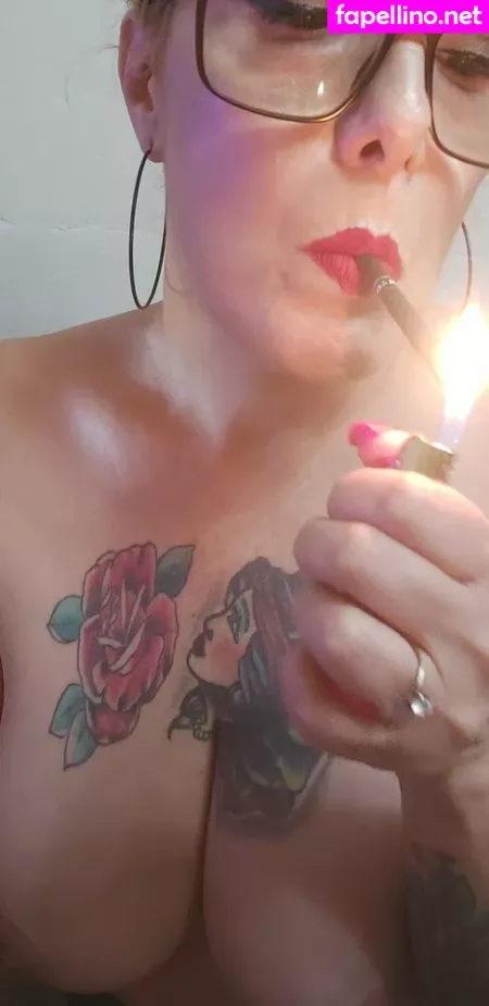 Lady Smoker Queen OnlyFans Thumbnail #avkBcv9MSI