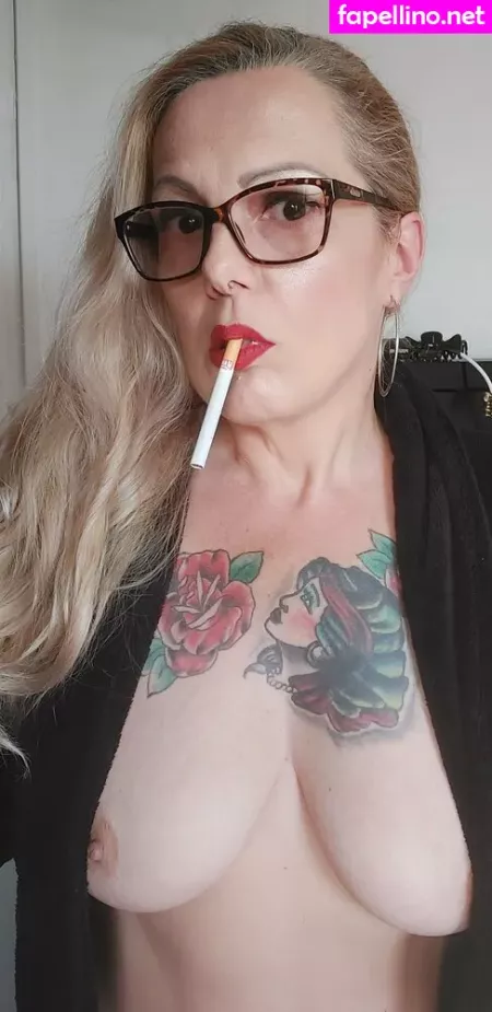 Lady Smoker Queen OnlyFans Thumbnail #caTY7w89CW