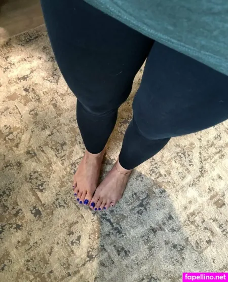 Ladydeefootfetish OnlyFans Thumbnail #xd1ynWkdw9