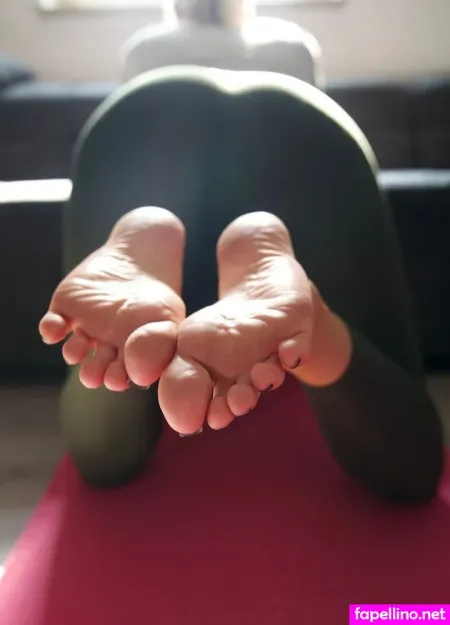 Ladyj Feet OnlyFans Thumbnail #g3l06y3lK1