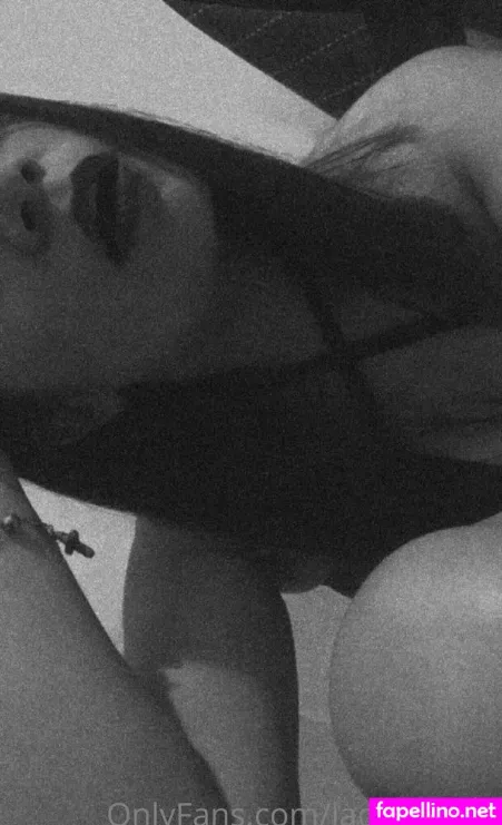 Ladyloverss OnlyFans Thumbnail #LHTlD5MHsV