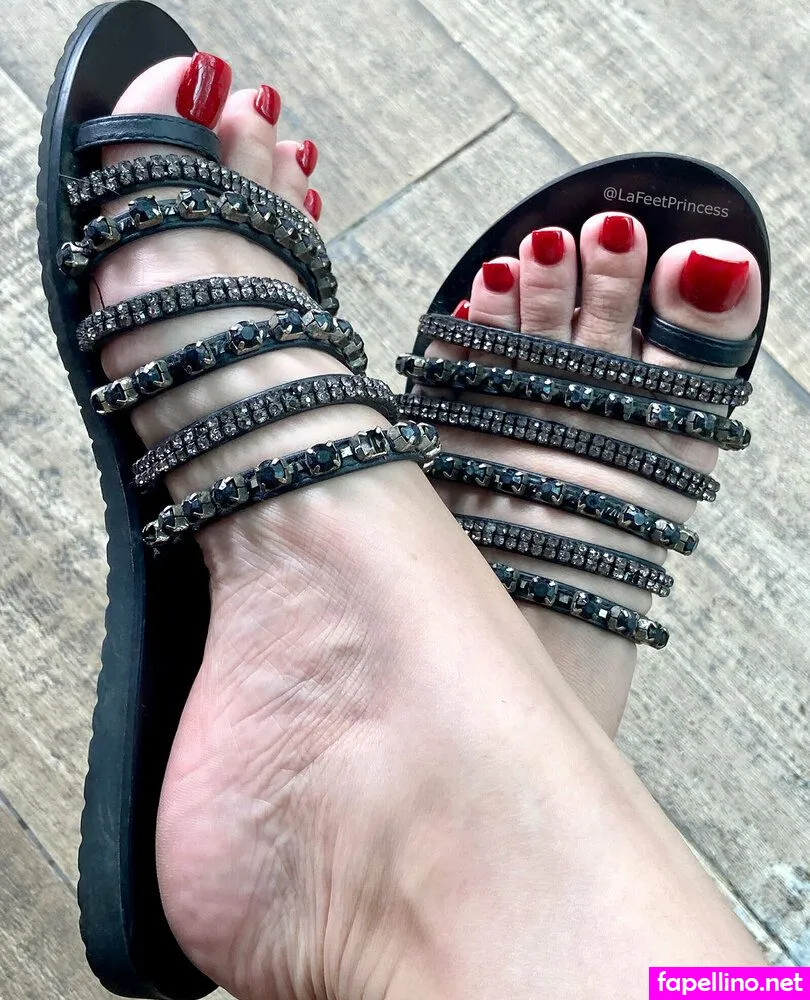 barefeetlaura, lafeetprincess Nude Leaked OnlyFans Photo #vhD9M2jYVx