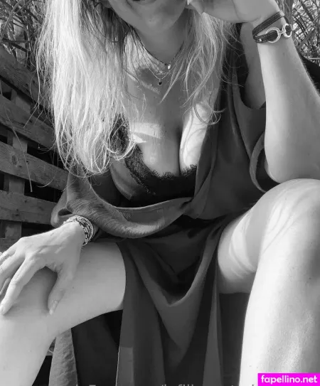 Lafilleacotedecheztoi OnlyFans Thumbnail #8rGHK3UoF3