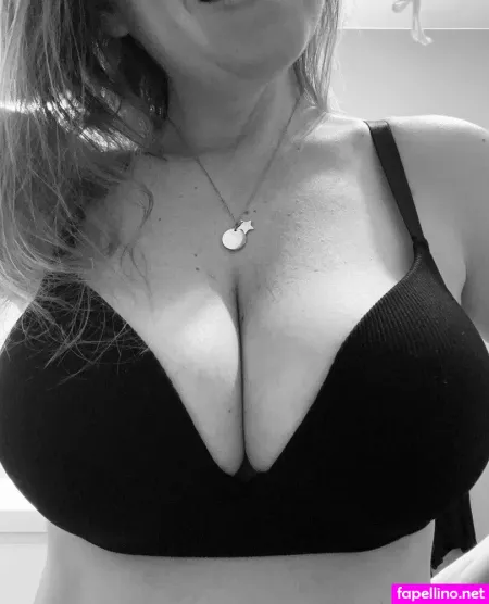 Lafilleacotedecheztoi OnlyFans Thumbnail #GLIjABNz1w