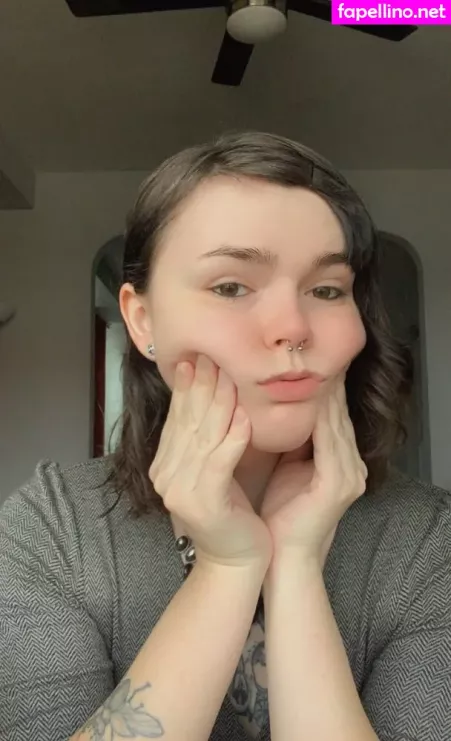 Lain Arbor OnlyFans Thumbnail #R0BuKuvwWj