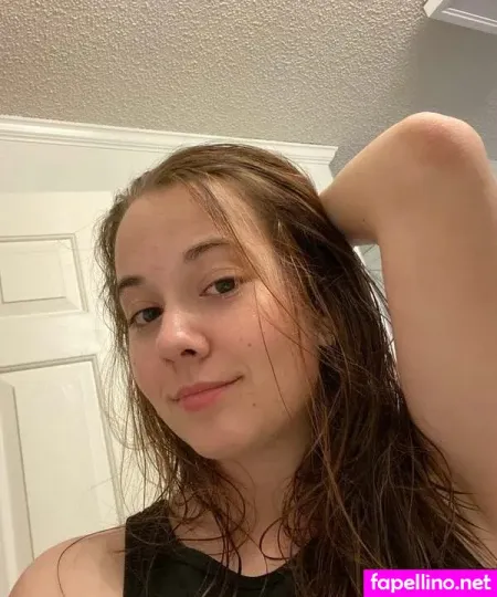 Lainey Lynn Main Profile Photo
