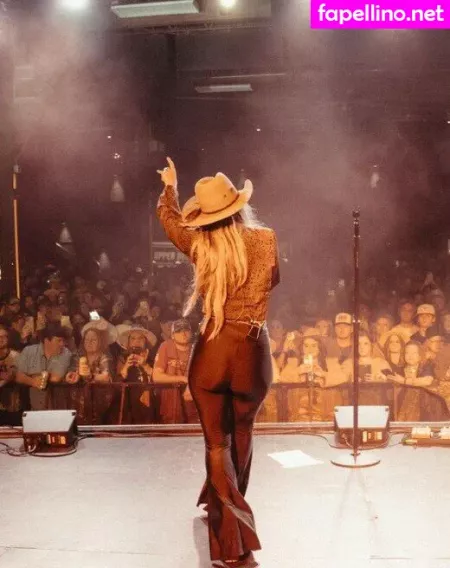 Lainey Wilson OnlyFans Thumbnail #R38ngXulwF