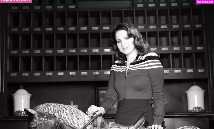 Lana Del Rey OnlyFans Thumbnail #3S9AkCgrM1