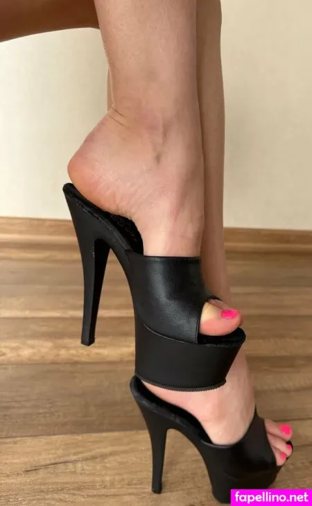 Lanarobertsfeet OnlyFans Thumbnail #ONOYRNeZn7