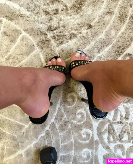 Lanarobertsfeets OnlyFans Thumbnail #ElswOTLyD3