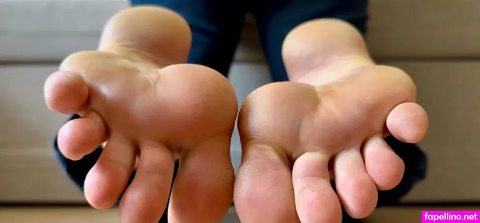 Lanarobertsfeets OnlyFans Thumbnail #IXcOATDtYx