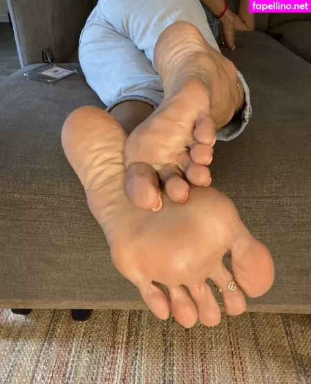 Laprettyfeet4 OnlyFans Thumbnail #JqT7BpRvS4
