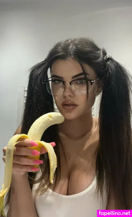 Lara Benjamina 1 OnlyFans Thumbnail #IE3ngEvCYA