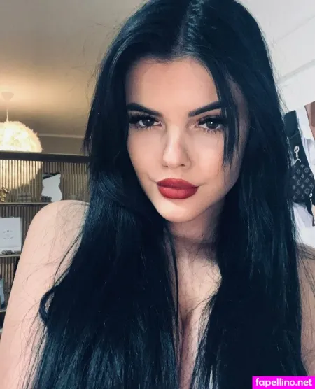 Lara Benjamina 1 OnlyFans Thumbnail #TXzxkYrobD