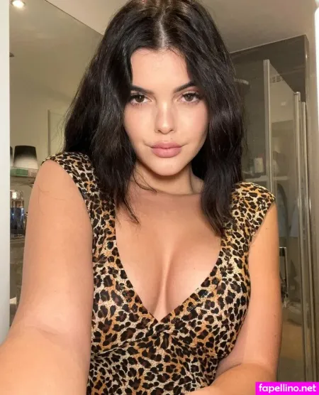 Lara Benjamina 1 OnlyFans Thumbnail #deFh0uJ5FR