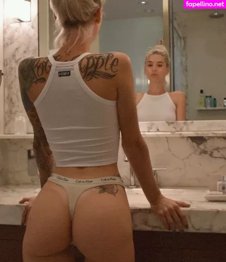 Lara Cavallo OnlyFans Thumbnail #UqQVbjNmGr