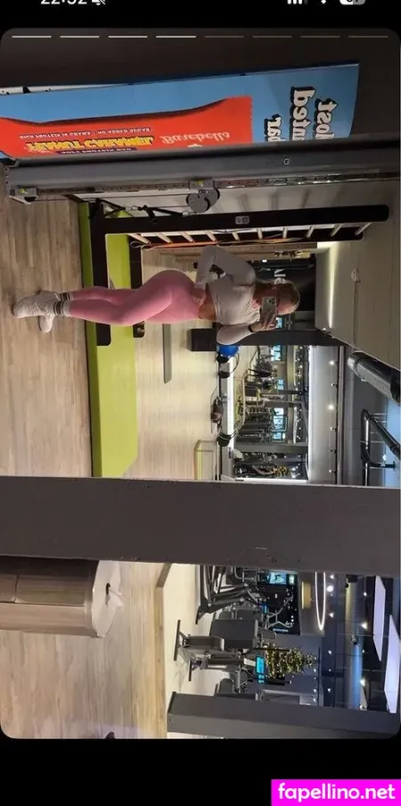 Lara Charlottee OnlyFans Thumbnail #k1hCrBO8kf