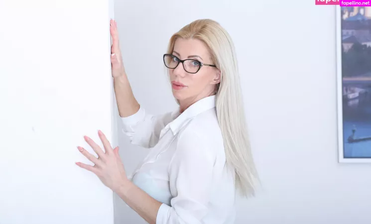 Lara De Santis OnlyFans Thumbnail #lfHlelktby