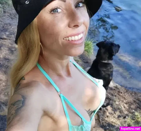 Lara Foxx OnlyFans Thumbnail #XdqycYJEat
