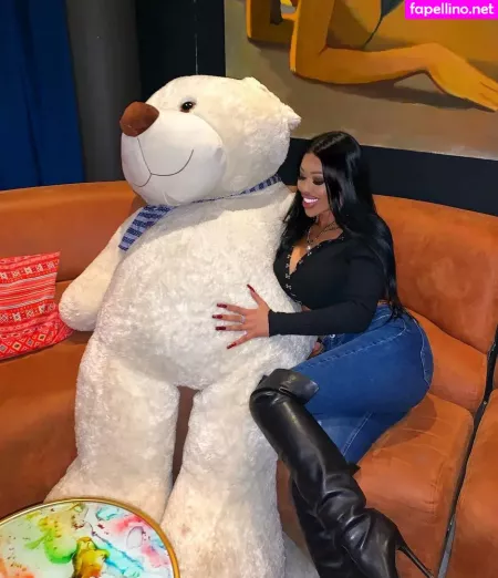 Lara Frost OnlyFans Thumbnail #o5AgTlawX5