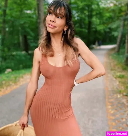 Lara Helmer OnlyFans Thumbnail #Phe2ji24k0