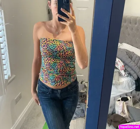 Lara Hopkins OnlyFans Thumbnail #NJjBRGuggC