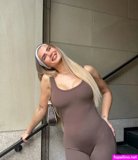 Lara Laen OnlyFans Thumbnail #T9ZPBITOhI