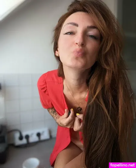 Lara Lauren OnlyFans Thumbnail #fJUgK3L4Ai