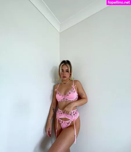 Lara Ledwidge OnlyFans Thumbnail #e6kRd4BwBk
