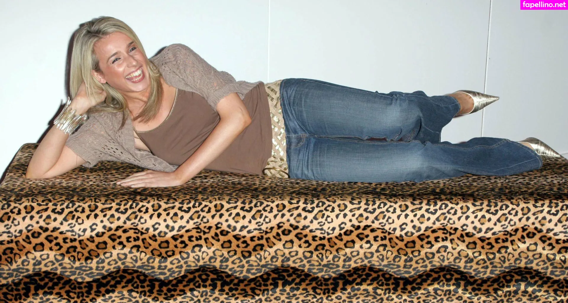 laralewlew Nude Leaked OnlyFans Photo #pmK39Vfj5x