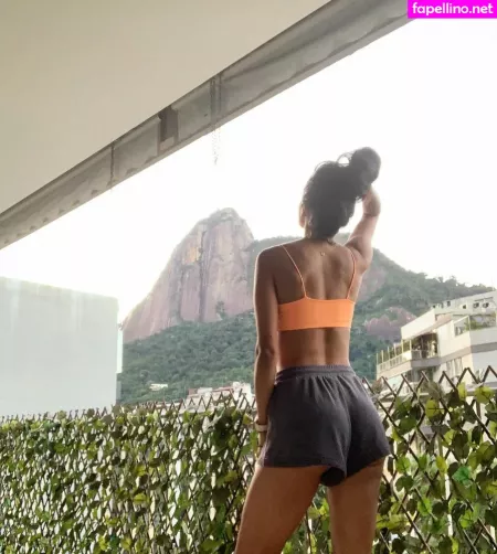 Lara Nobre OnlyFans Thumbnail #7GLzmvvmYV
