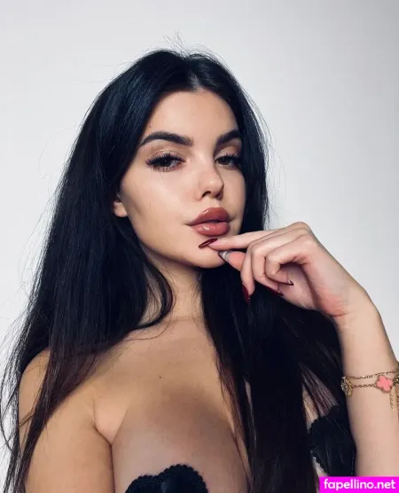 Lara Winter 14 Main Profile Photo