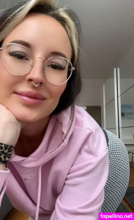 Larajennycroft OnlyFans Thumbnail #7TQVVDgN0u