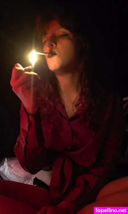 Larasmoking OnlyFans Thumbnail #0lpTLocN4M