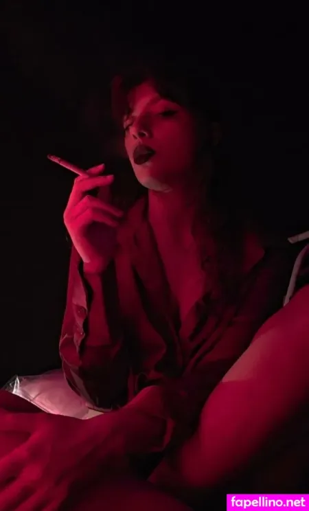 Larasmoking OnlyFans Thumbnail #w5UQOizmWo