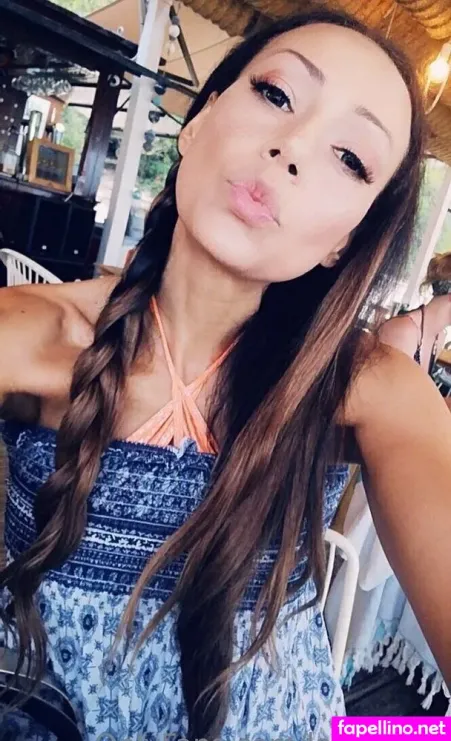 Laratinelli OnlyFans Thumbnail #UtCTeJ57Xo