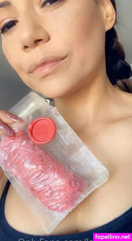 Laratinelli OnlyFans Thumbnail #W7pIZeajtg