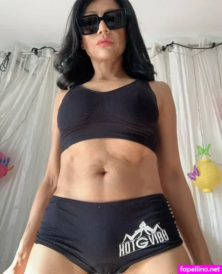 Laratinelli OnlyFans Thumbnail #yGgXOIPp0n