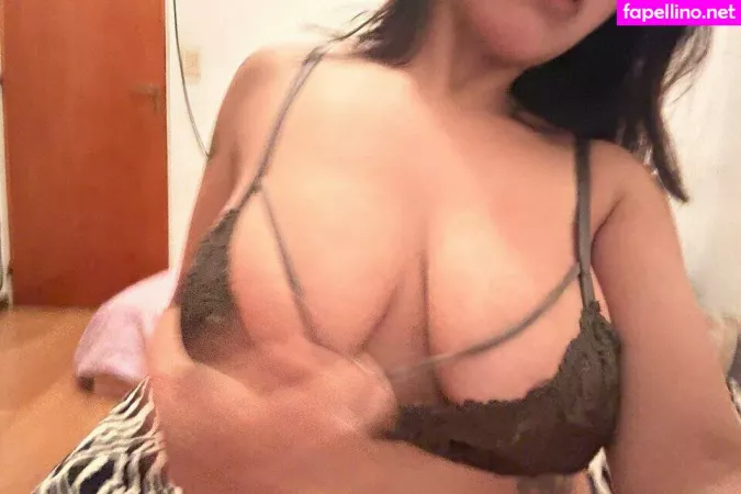 Lari Pintos OnlyFans Thumbnail #OxhNzGTR9j