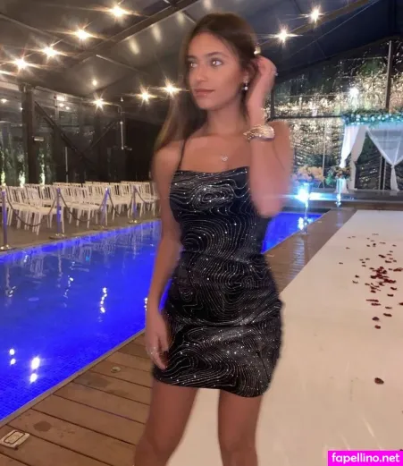 Larin Manor OnlyFans Thumbnail #5qOkM6AY11